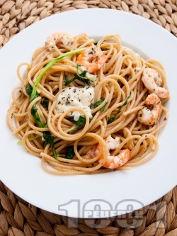 Пълнозърнести спагети със скариди, моцарела и босилек - снимка на рецептата